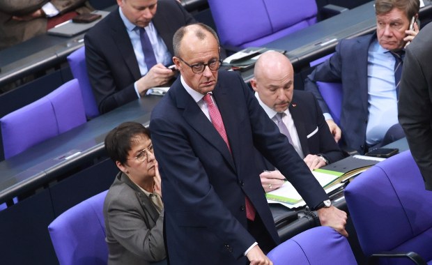 Projekt ustawy o ograniczeniu imigracji przepadł w Bundestagu. Duże problemy Merza