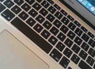 Projekt ustawy zobowiązuje administratorów portali do usuwania w ciągu 24 godzin wpisów zawierających treści podlegające karze /Archiwum RMF FM