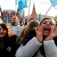 Prokremlowska młodzieżówka „Nasi” świętuje zwycięstwo Jednej Rosji