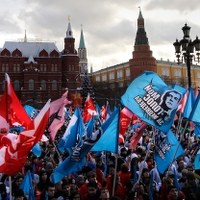 Prokremlowska młodzieżówka „Nasi” świętuje zwycięstwo Jednej Rosji