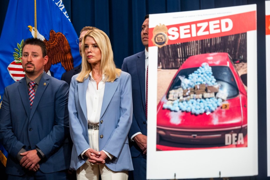 Prokurator generalna USA Pamela Bondi ogłasza uderzenie z mafię narkotykową /	JIM LO SCALZO   /PAP/EPA