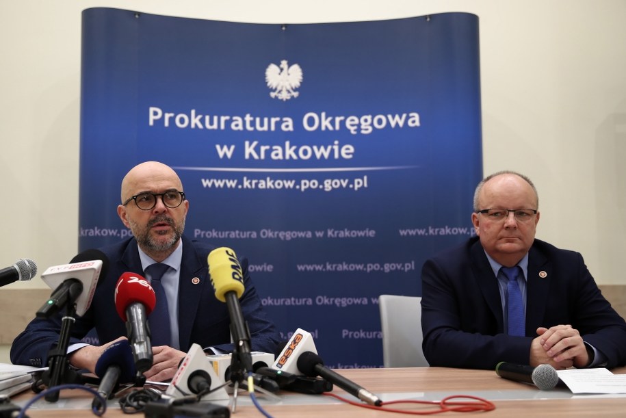 Prokurator Okręgowy w Krakowie Rafał Babiński oraz rzecznik prasowy, prokurator Janusz Hnatko podczas briefingu prasowego /Łukasz Gagulski  /PAP