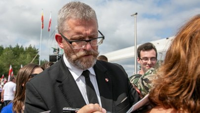Prokuratura i Muzeum Auschwitz-Birkenau reagują na haniebne słowa Grzegorza Brauna