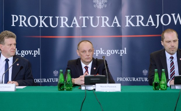 Prokuratura: Nowe zarzuty dla kontrolerów lotów ze Smoleńska [ZAPIS KONFERENCJI]