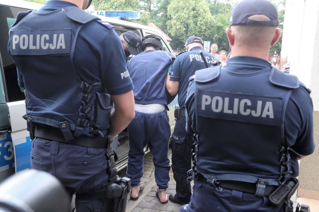 Prokuratura postawiła zarzut zabójstwa 22-letniemu mężczyźnie, który zaatakował nożem 16-letnią dziewczynę w Dzierzgowie /Roman Zawistowski /PAP