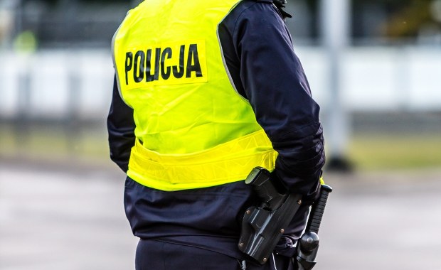 Prokuratura reaguje na intymne spotkania policjanta z dziećmi