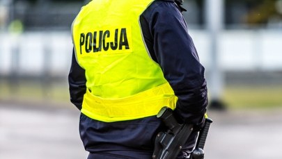 Prokuratura reaguje na intymne spotkania policjanta z dziećmi