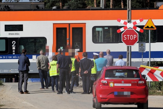 Prokuratura uważa, że egzaminator powinien zahamować samochód przed wjazdem na przejazd kolejowy. / 	Grzegorz Momot    /PAP