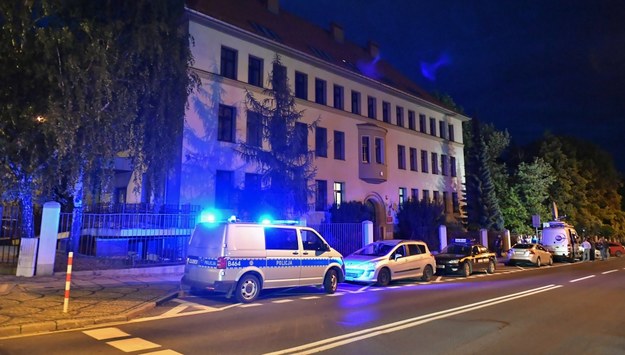 Prokuratura w Świdnicy, gdzie przesłuchiwano zatrzymanego mężczyznę / 	Maciej Kulczyński    /PAP