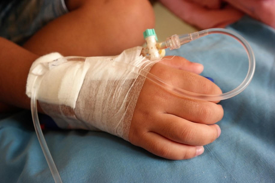 Prokuratura wszczęła śledztwo ws. 11-letniego Marcela. Trafił do szpitala ważąc 15 kg (Zdjęcie ilustarcyjne) /Shutterstock