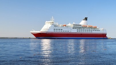 Prom z 267 osobami na pokładzie osiadł na mieliźnie. Akcja ratunkowa