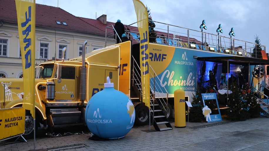 Promo Tir RMF FM i Małopolski z choinkami zajechał do Oświęcimia /Jacek Skóra /RMF FM