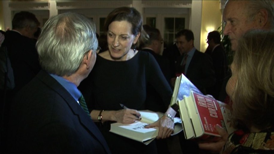 Promocja książek żony Radosława Sikorskiego w sali konferencyjno-bankietowej w rezydencji ambasadora RP /Paweł Żuchowski /RMF FM