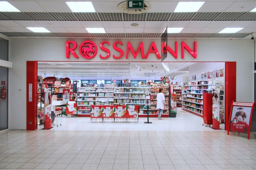 Promocja w Rossmannie wywołała burzę w internecie. Sieć komentuje /Marek Bazak /East News