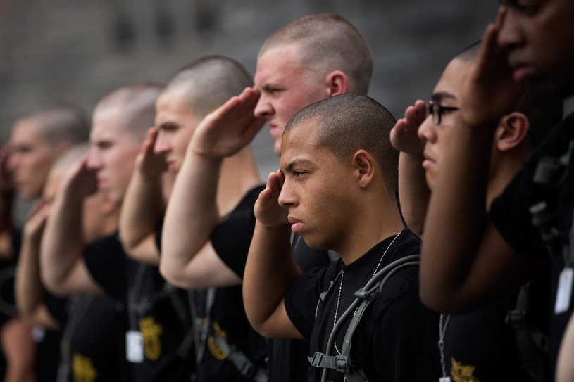 Propozycja amerykańsiej armii może okazać się ciekawą alternatywą dla wielu nastolatków /AFP