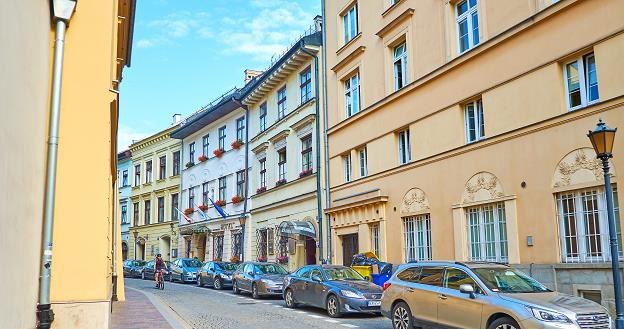Propozycja nowych stawek za parkowanie w Krakowie - 9 zł, 7 i 5 za godzinę /&copy;123RF/PICSEL