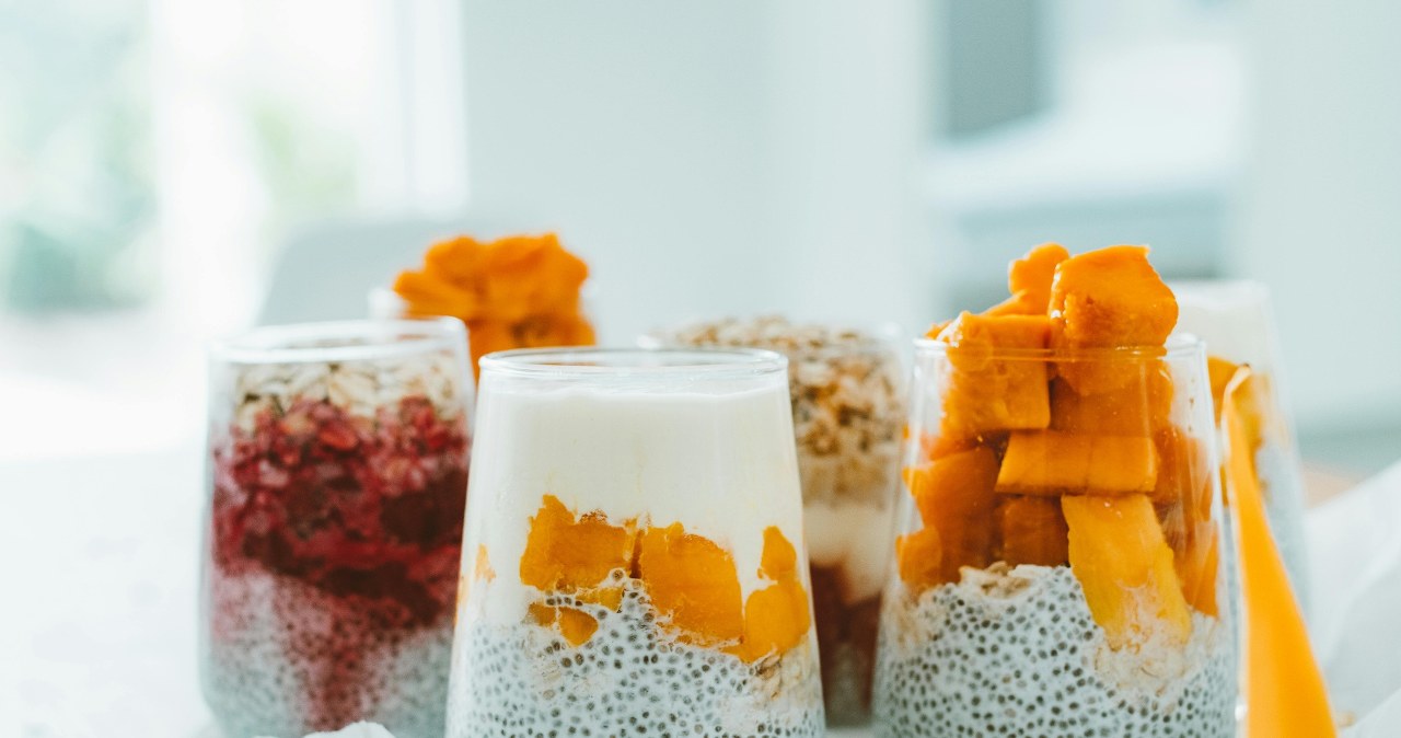 Propozycja zdrowego podania brzoskwiń z puszki /Roman Odintsov /pexels.com