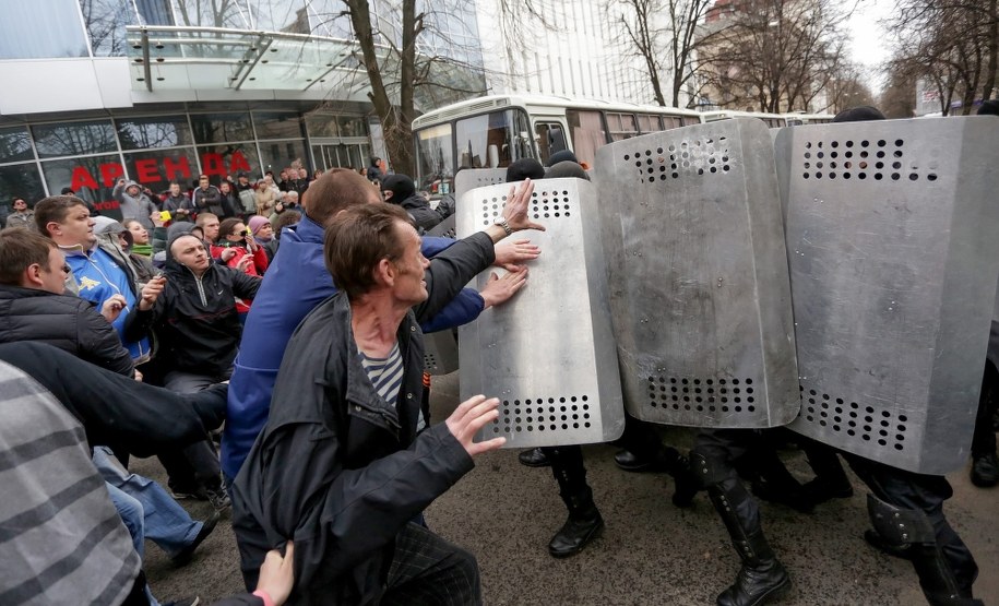 Prorosyjscy aktywiści na Ukrainie /ANASTASIA VLASOVA /PAP/EPA