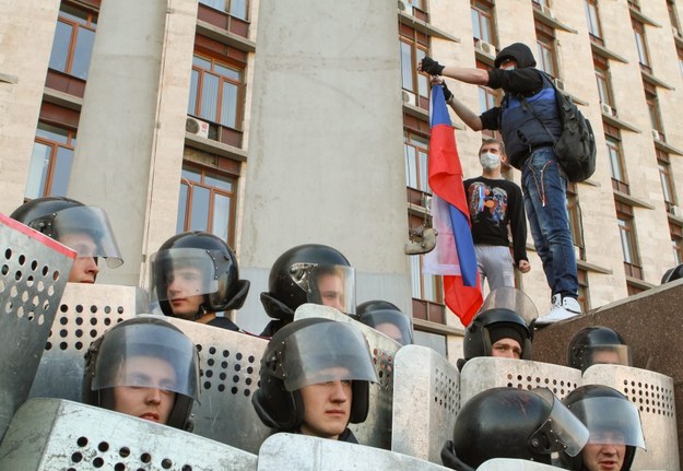 Prorosyjscy aktywiści w Doniecku /PHOTOMIG /PAP/EPA