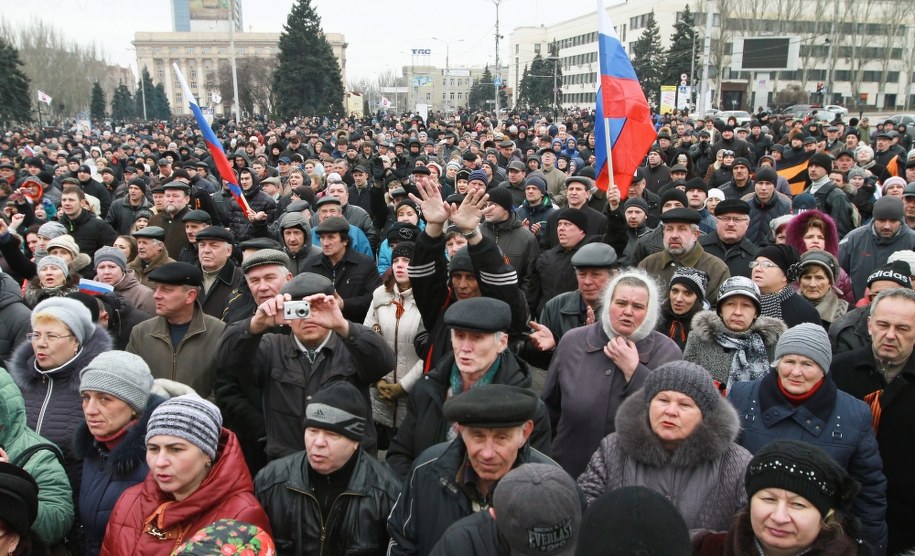 Prorosyjscy demonstranci w Doniecku /PHOTOMIG /PAP/EPA