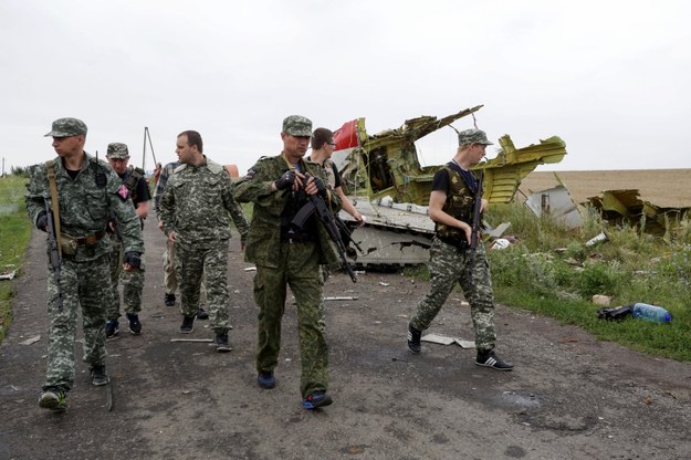 Prorosyjscy separatyści przy szczątkach zestrzelonego Boeinga 777 /ANASTASIA VLASOVA /PAP/EPA