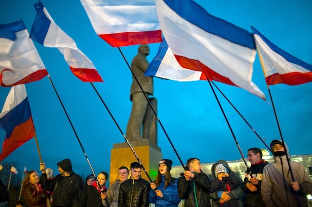 Prorosyjski protest w Symferopolu /PAP/EPA/HANNIBAL HANSCHKE /PAP/EPA