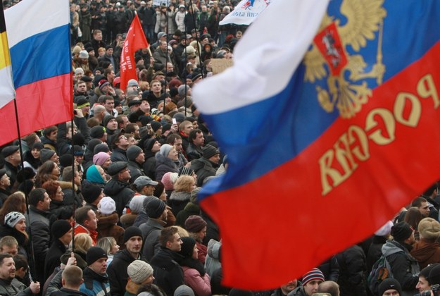 Prorosyjskie manifestacje odbyły się wczoraj w kilku ukraińskich miastach. Na zdjęciu: wiec w Doniecku /PHOTOMIG /PAP/EPA