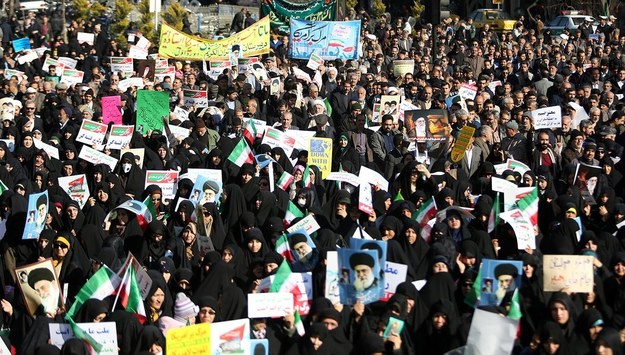 Prorządowe demonstracje w Maszadzie. Irańskie agencje nie publikują zdjęć z manifestacji antyrządowych /NIMA NAJAF ZADEH /PAP/EPA