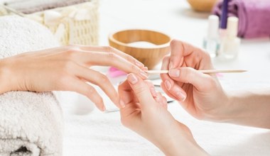 Prośby o takie paznokcie na majówkę najczęściej słyszą stylistki. Są urocze