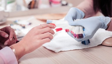Prośby o ten kolor paznokci manicurzystki słyszą najczęściej. Totalny hit lata