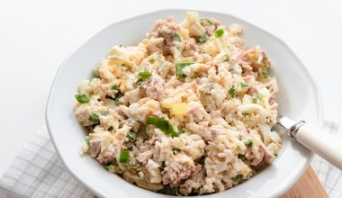 Prościutka sałatka na andrzejki. Nie narobisz się, a pierwsza znika z salaterek