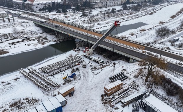 "Prosimy o wybieranie alternatywnych tras". Zmiany na ważnym moście w Poznaniu