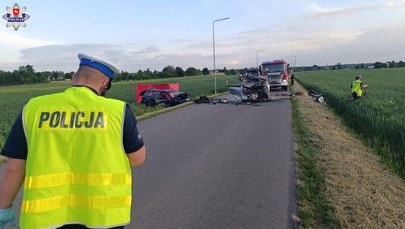 Prosta droga, czołowe zderzenie. Dwie osoby nie żyją