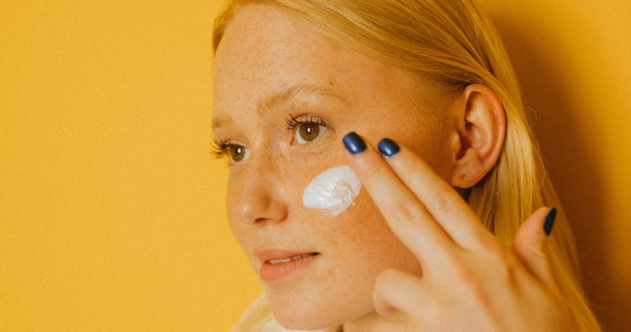 Prosta kuracja z bananem odmładza twarz i przywraca skórze gładkość oraz blask /pexels.com