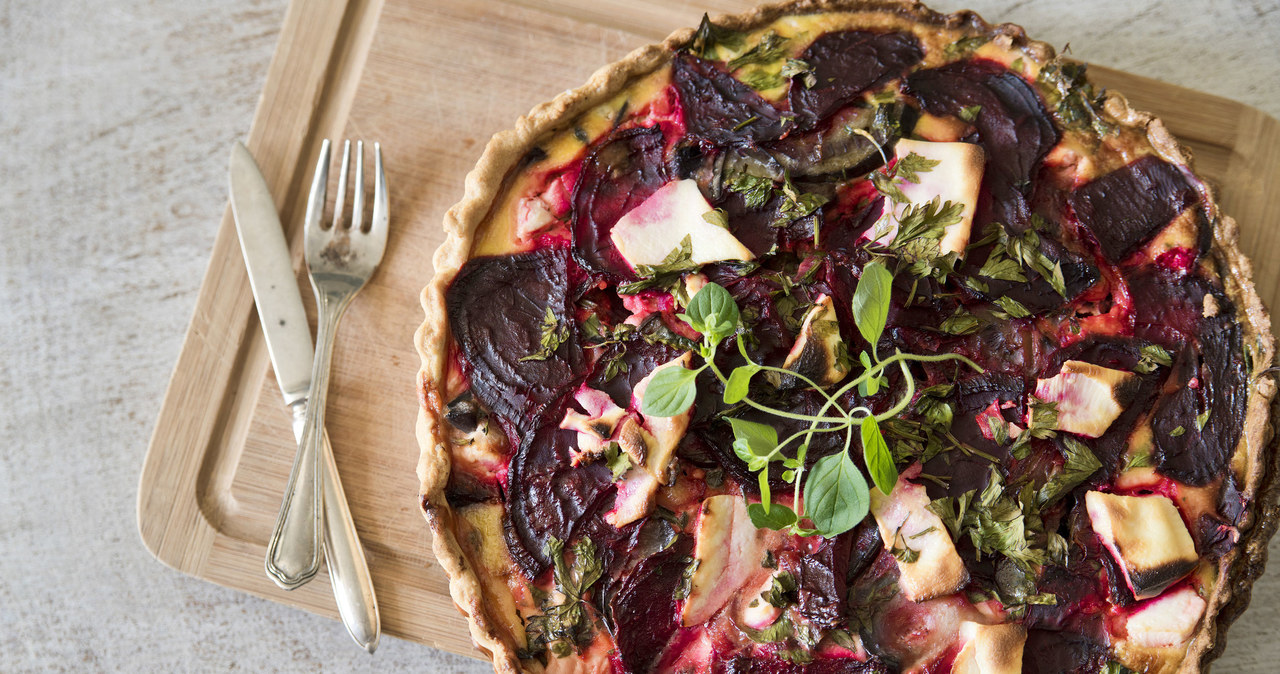 Prosta tarta, która idealnie sprawdzi się na lunch /123RF/PICSEL