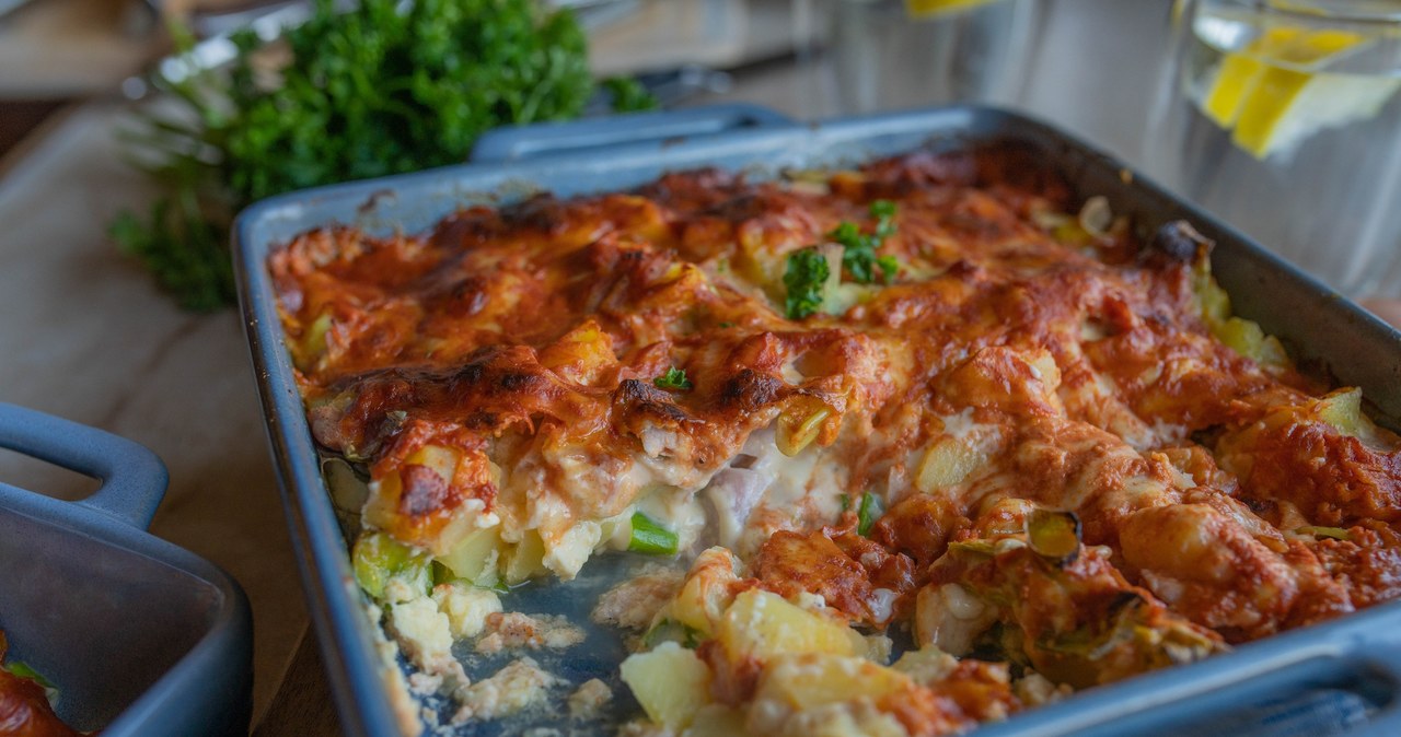 Prosta zapiekanka z ziemniaków z dodatkiem białej ryby /angelikaheine /123RF/PICSEL