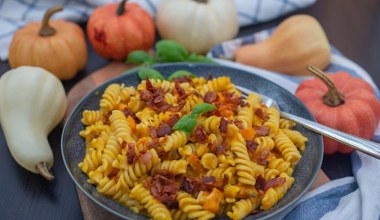 Proste, a jakie smaczne. Przepis na makaron z dynią i boczkiem