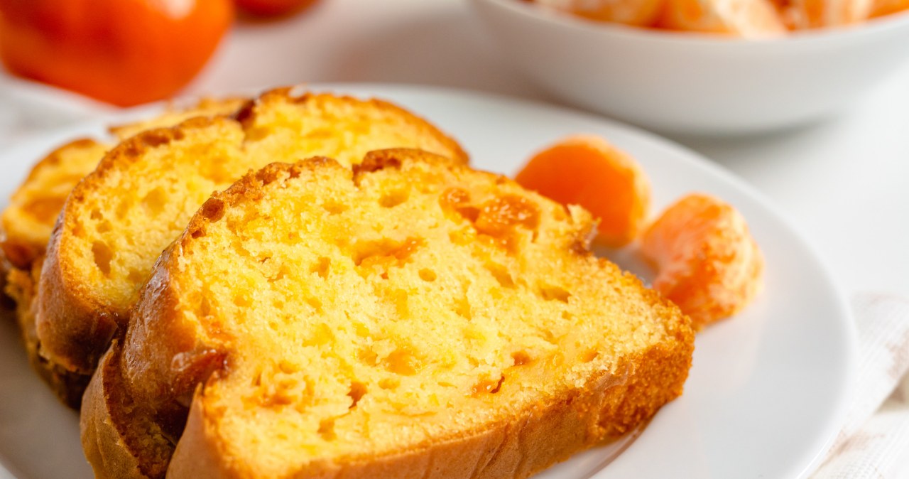 Proste ciasto mandarynkowe zachwyca smakiem i aromatem /vivoo /123RF/PICSEL