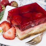 Proste ciasto na Dzień Dziecka. Zrób je wieczorem, a od rana będziecie się zajadać 