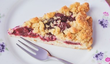 Proste ciasto z owocami i kruszonką. Na weekend idealne, jak z kuchni babci