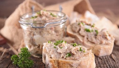 Proste do zrobienia smarowidło. Zdrowsze od wędlin, tak dobre, że będziesz jeść łyżeczką