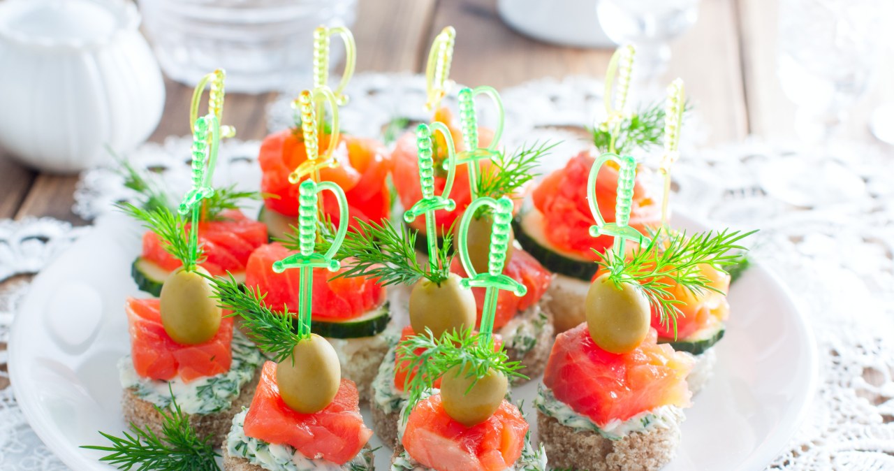 Proste przekąski z dodatkiem ziołowego masła sprawdzą się na imprezę /zhuravlevaanna /123RF/PICSEL