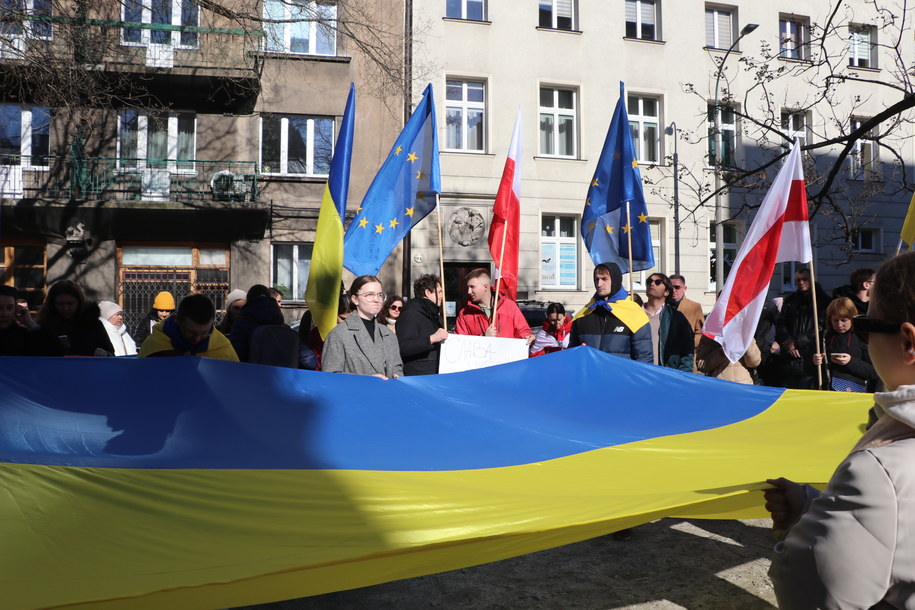 Prostest przed konsulatem Federacji Rosyjskiej w Krakowie /Józef Polewka /RMF24