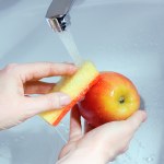 Prosty i tani płyn do mycia owoców. Usuwa pestycydy i wydłuża świeżość