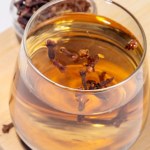 Prosty napój, który oczyszcza jelita i regeneruje wątrobę. Hamuje apetyt na słodycze