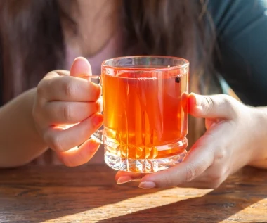 Prosty napój poprawia koloryt skóry i trawienie. Sekret tkwi w jednym składniku