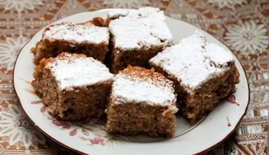 Prosty placek cynamonowy na piątek. Zrób na podwieczorek do kawy 