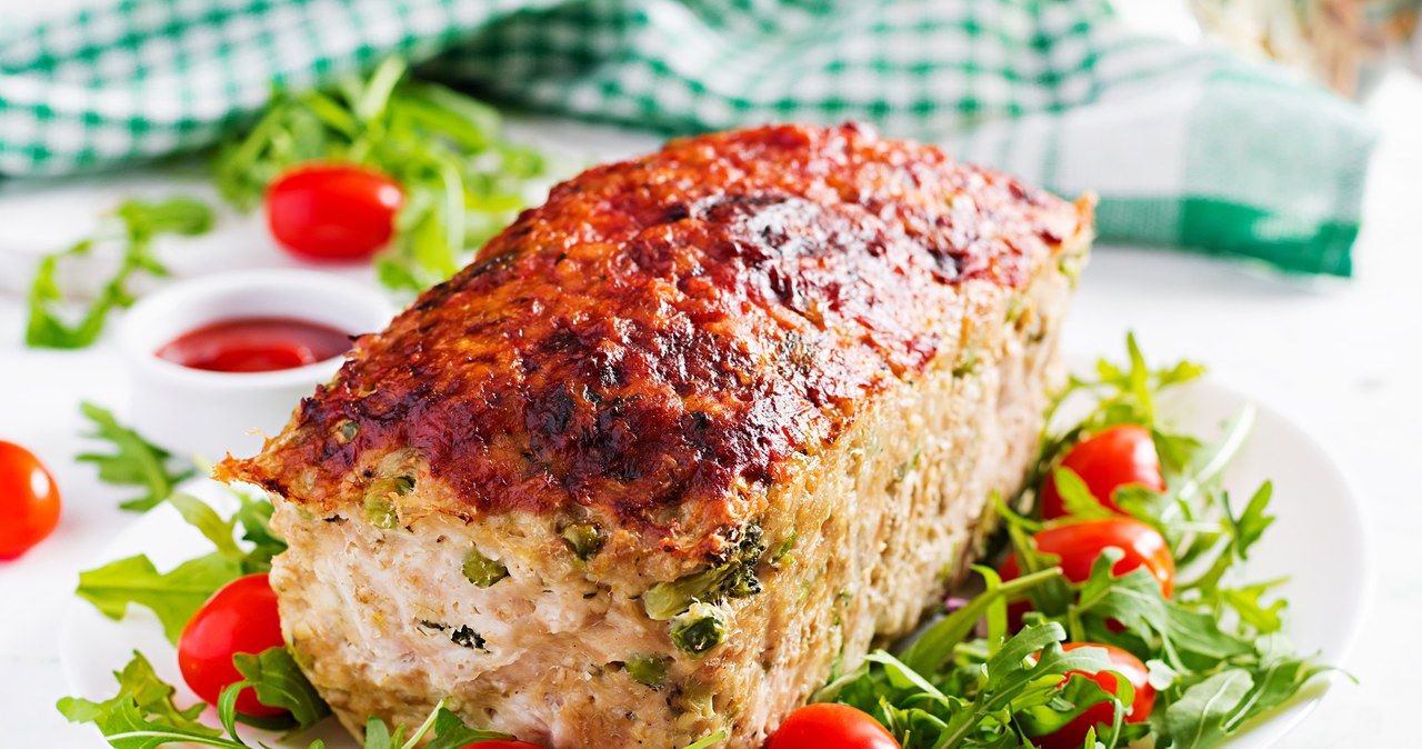 Prosty przepisy na pieczeń z mięsa kurczaka /timolina /123RF/PICSEL