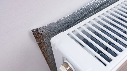 ​Prosty trik na ciepły dom: Wystarczy położyć to za kaloryferem