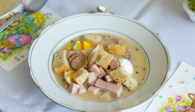 Prosty zamiennik śmietany w żurku odchudzi wielkanocną zupę. Ma mniej kalorii